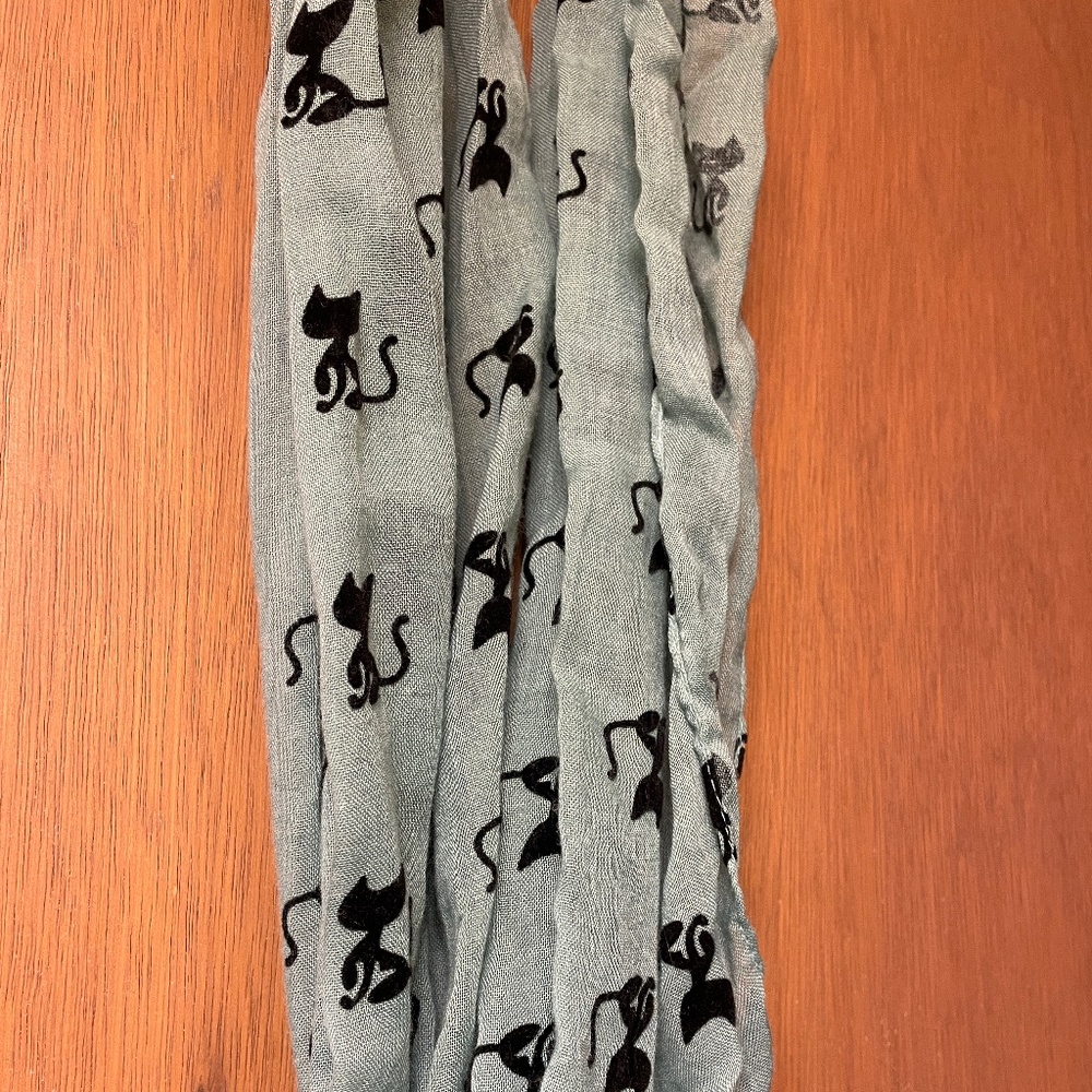 Lightweight infinity scarf
